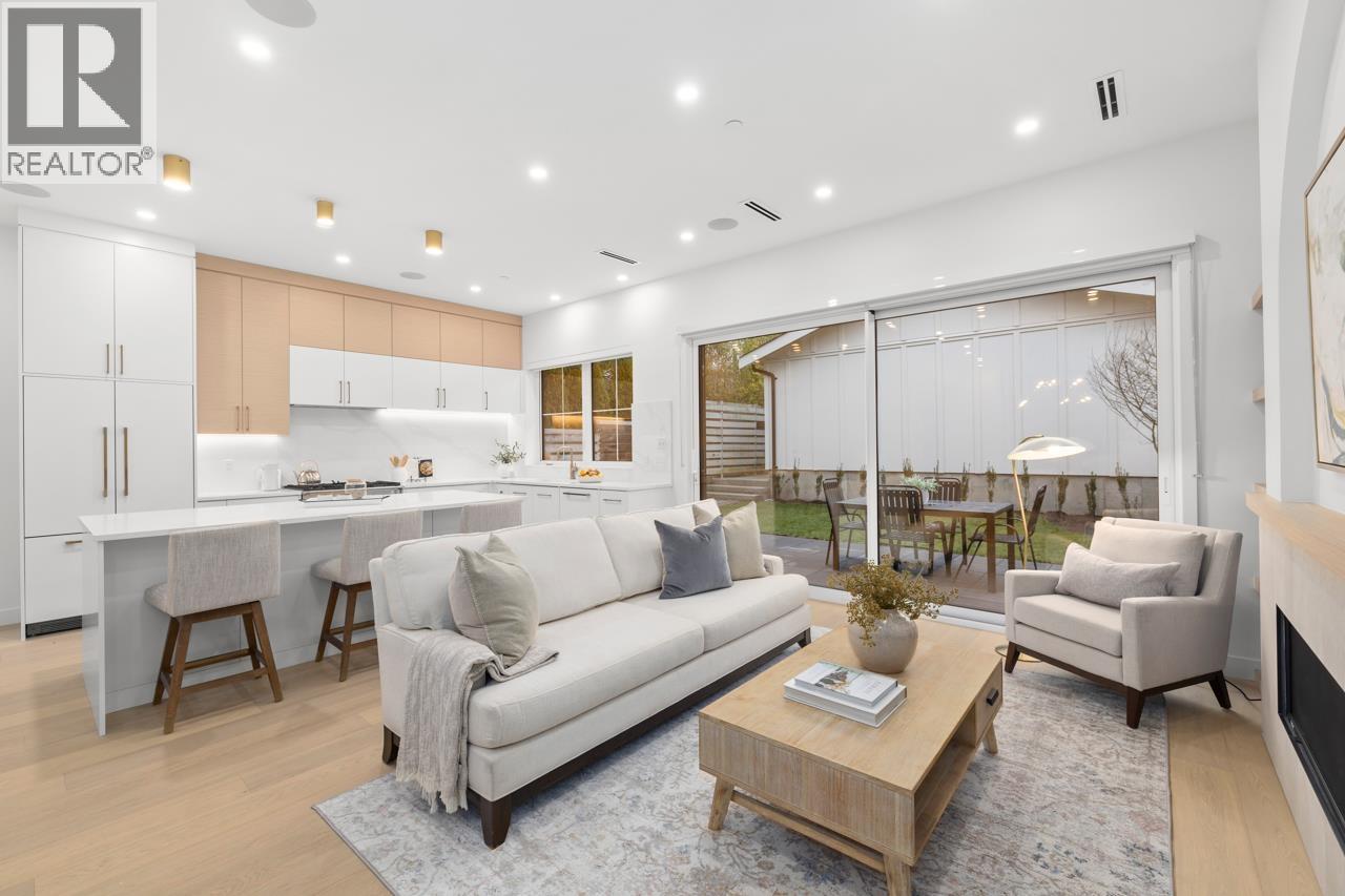 2 810 E 22nd Avenue, Vancouver, British Columbia  V5V 1V7 - Photo 3 - R3106208