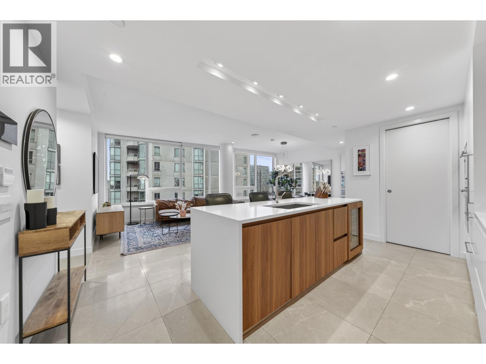 2205 885 Cambie Street, Vancouver, British Columbia  V6B 0R6 - Photo 2 - R3106201