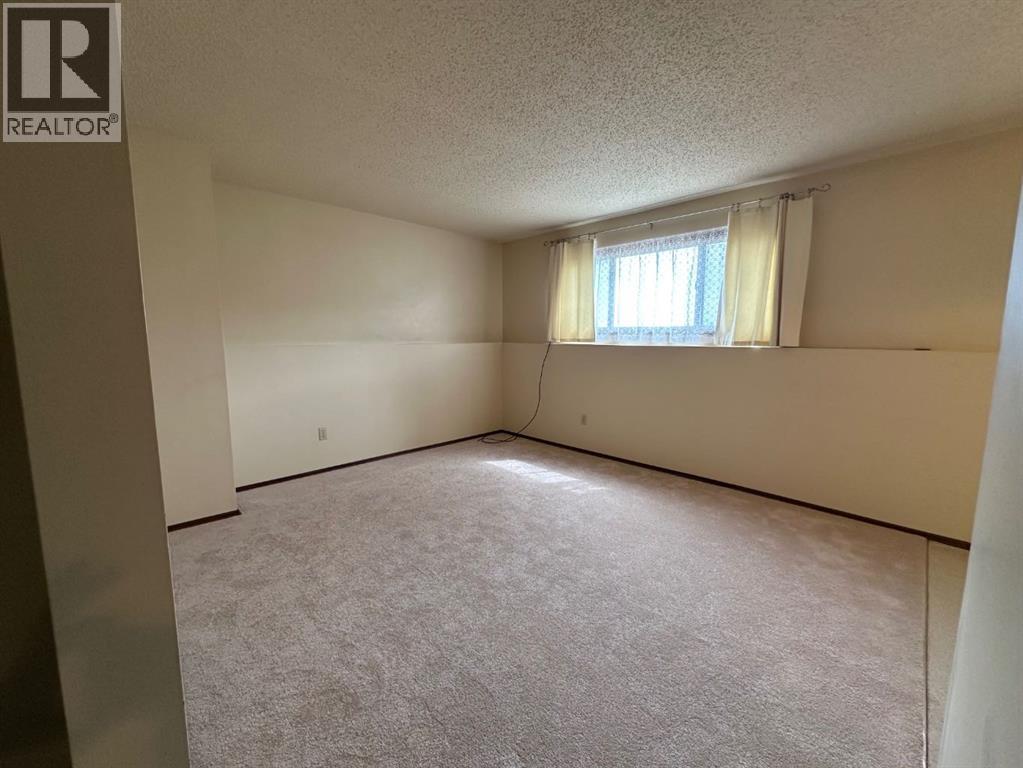 447 Huntsville Crescent NW, Calgary, Alberta  T3K 4W3 - Photo 21 - A2293800