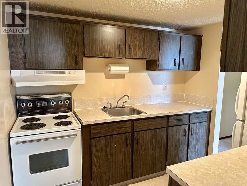 447 Huntsville Crescent NW, Calgary, Alberta  T3K 4W3 - Photo 19 - A2293800