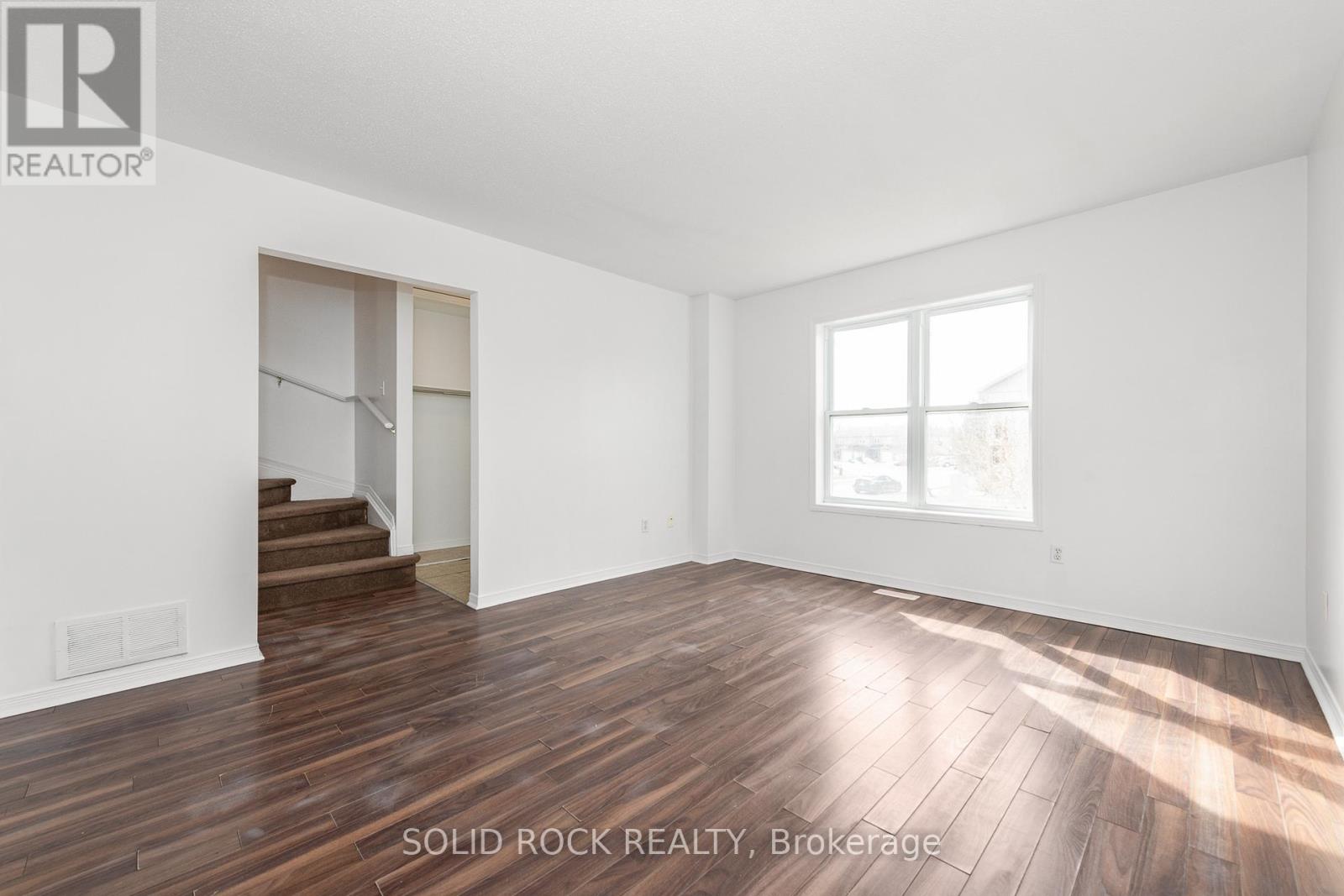 17 Johnston Street, Carleton Place, Ontario  K7C 4R7 - Photo 6 - X12948236