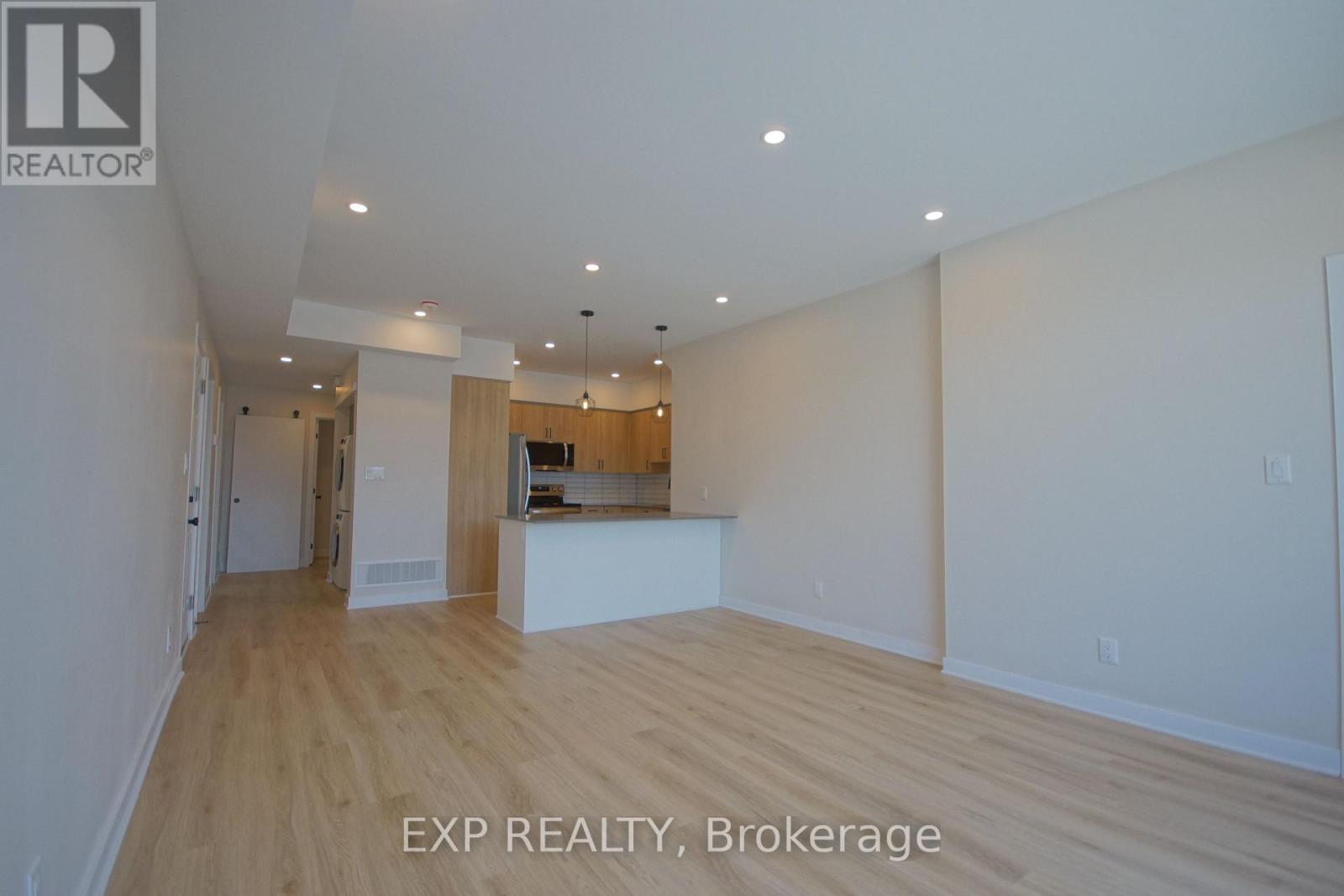 1353 Gosset Street, Ottawa, Ontario  K1B 3P6 - Photo 2 - X12948240