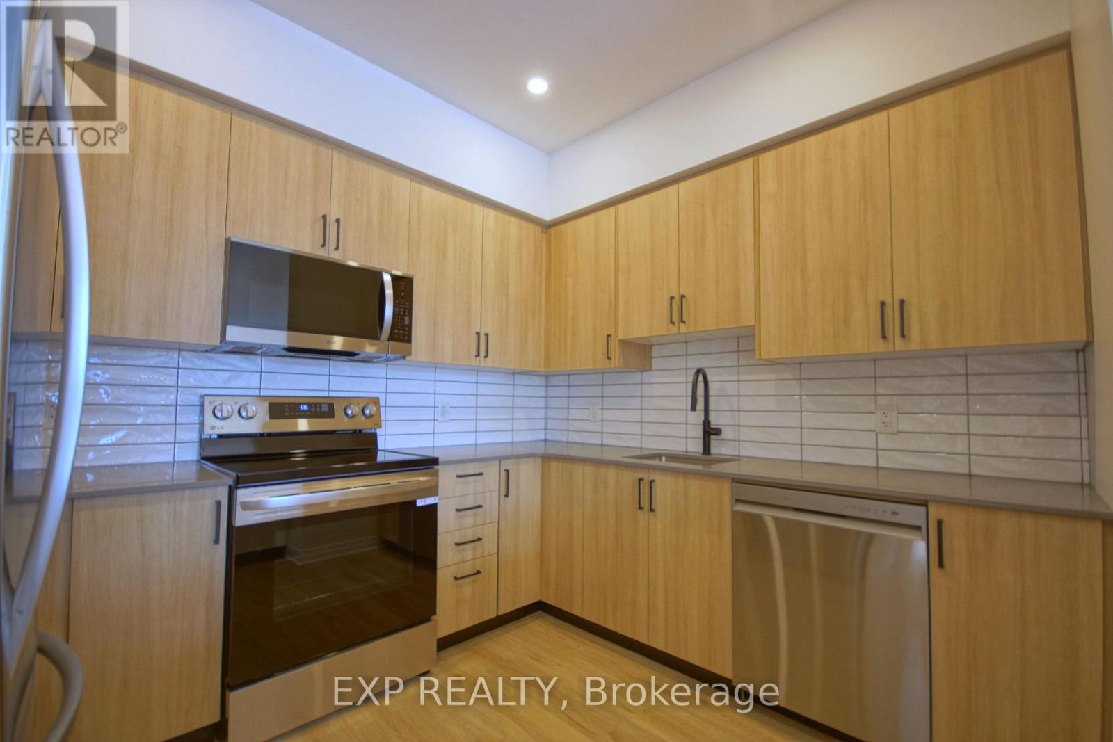 1353 Gosset Street, Ottawa, Ontario  K1B 3P6 - Photo 3 - X12948240