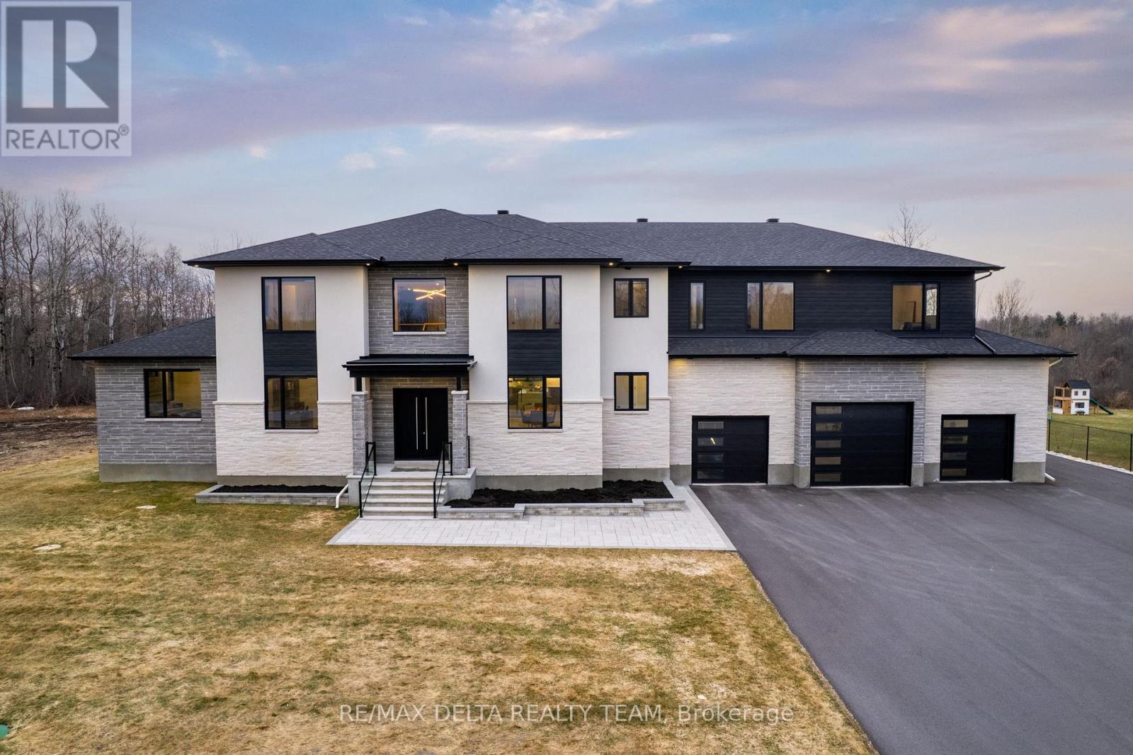 663 BALLYCASTLE CRESCENT, Ottawa, Ontario