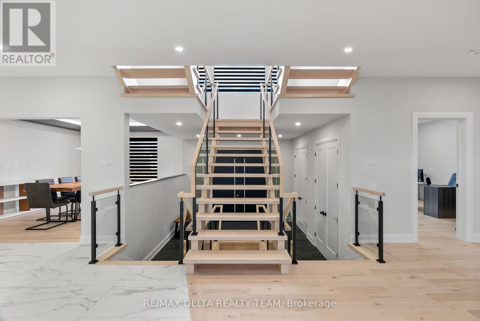 663 Ballycastle Crescent, Ottawa, Ontario  K1X 0A3 - Photo 5 - X12948244