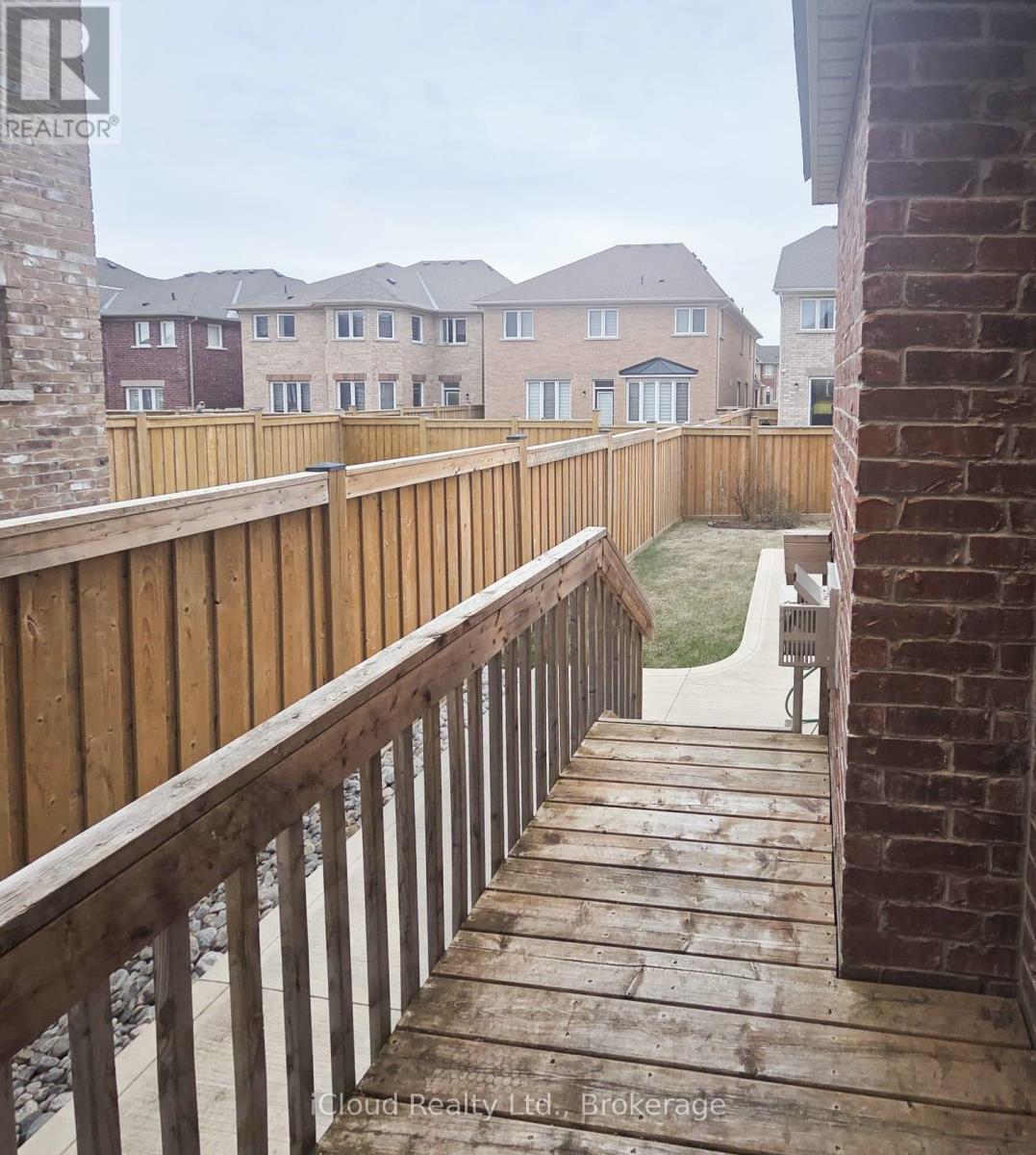 68 Phyllis Drive, Caledon, Ontario  L7C 4E2 - Photo 4 - W12936634