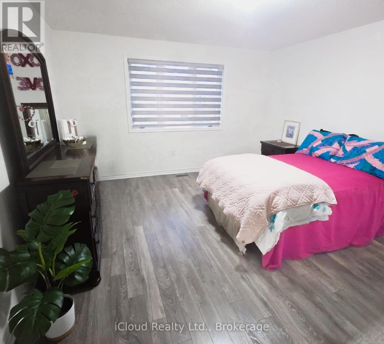 68 Phyllis Drive, Caledon, Ontario  L7C 4E2 - Photo 8 - W12936634