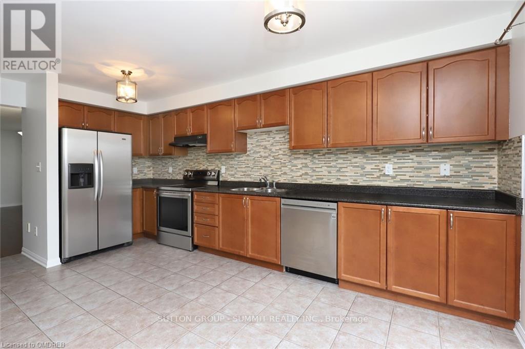 4034 Donnic Drive, Burlington, Ontario  L7M 0A7 - Photo 12 - W12948204