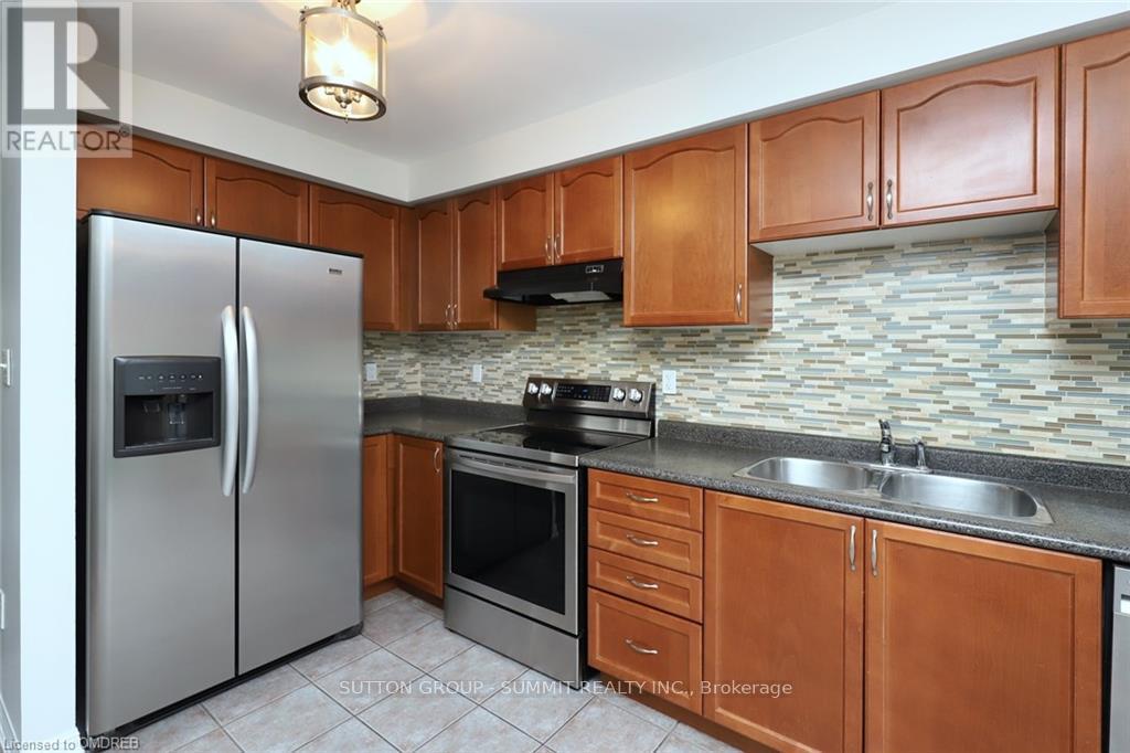 4034 Donnic Drive, Burlington, Ontario  L7M 0A7 - Photo 13 - W12948204