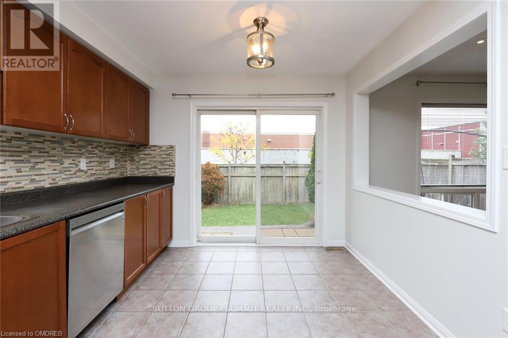 4034 Donnic Drive, Burlington, Ontario  L7M 0A7 - Photo 14 - W12948204