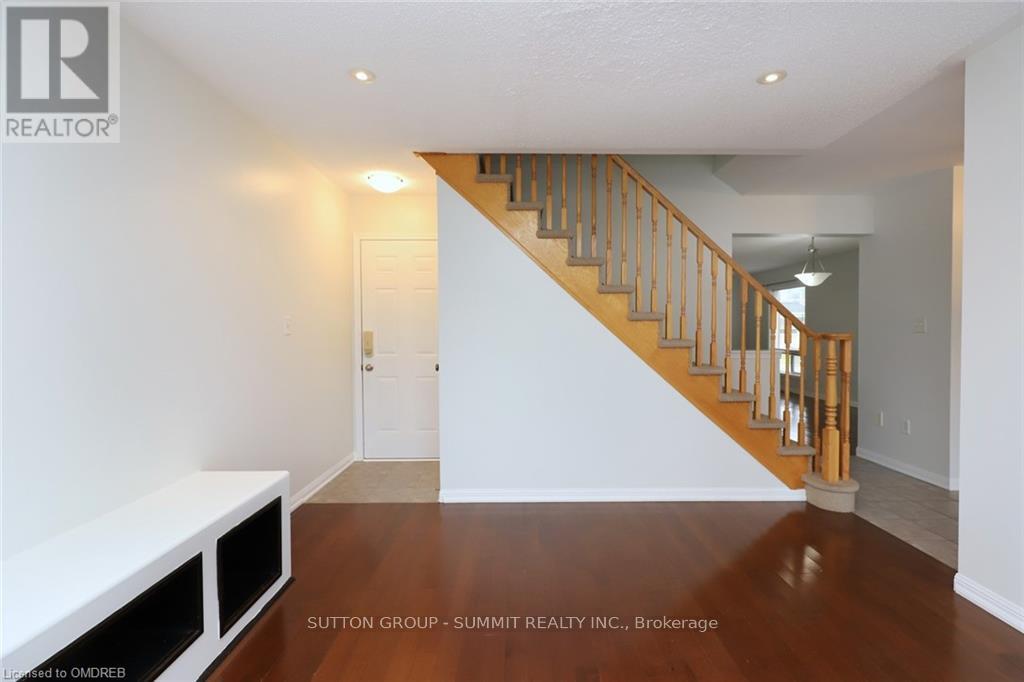 4034 Donnic Drive, Burlington, Ontario  L7M 0A7 - Photo 18 - W12948204