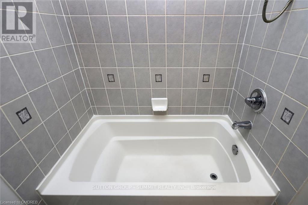 4034 Donnic Drive, Burlington, Ontario  L7M 0A7 - Photo 21 - W12948204