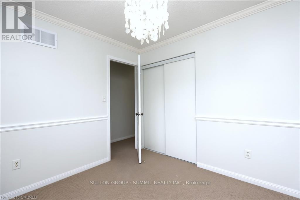 4034 Donnic Drive, Burlington, Ontario  L7M 0A7 - Photo 31 - W12948204