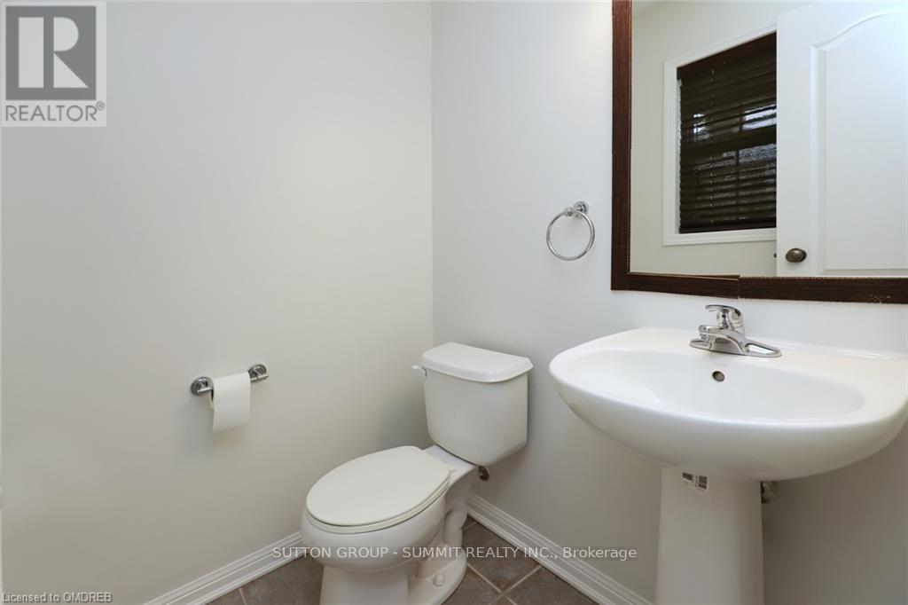 4034 Donnic Drive, Burlington, Ontario  L7M 0A7 - Photo 4 - W12948204