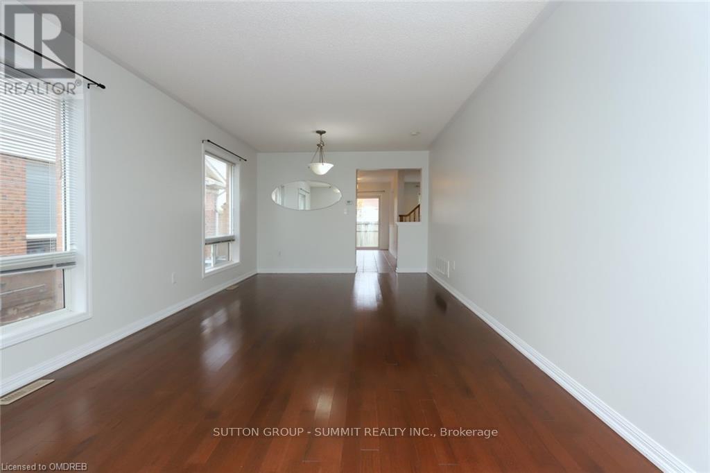 4034 Donnic Drive, Burlington, Ontario  L7M 0A7 - Photo 6 - W12948204