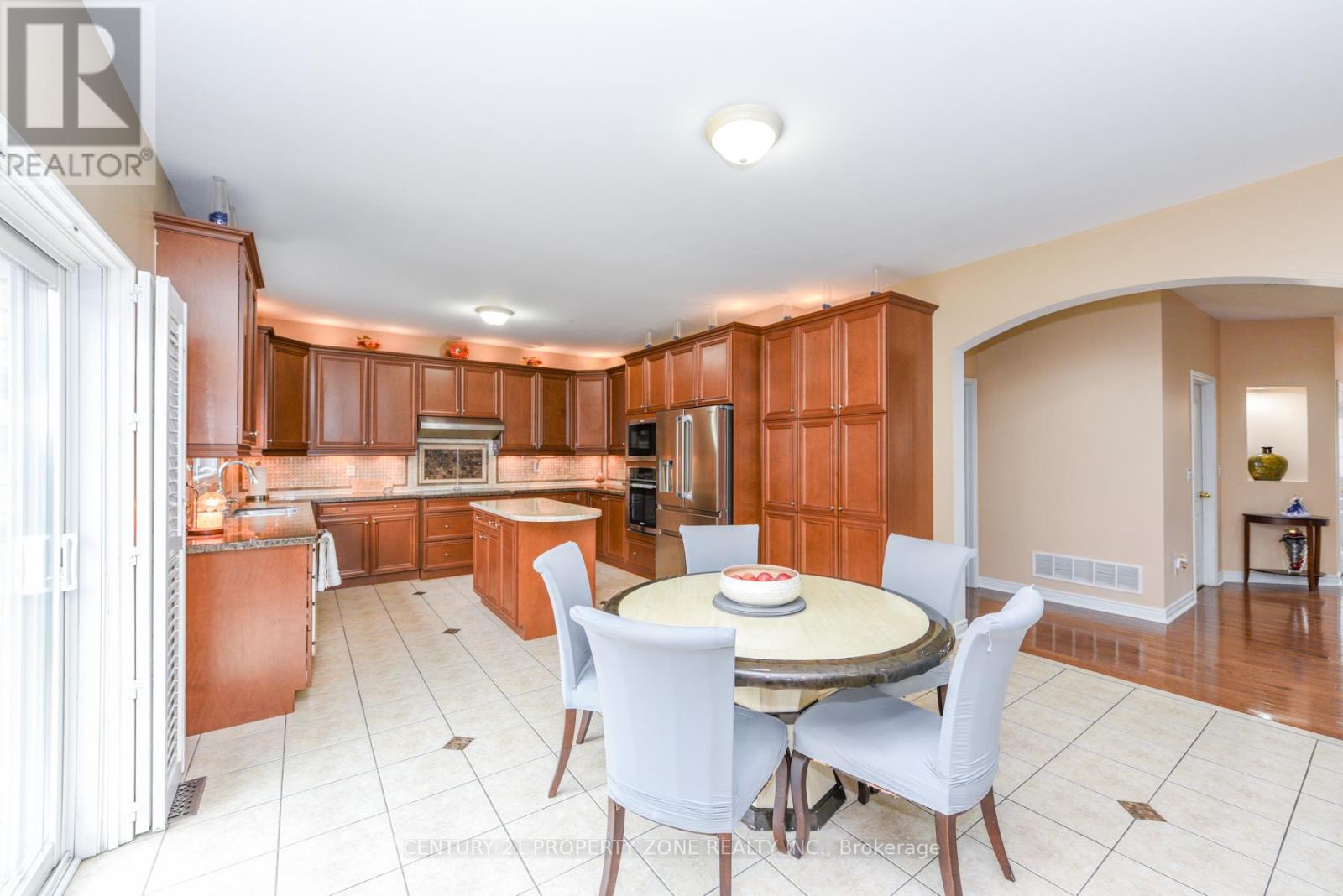 24 Jacksonville Drive, Brampton, Ontario  L6P 2Z3 - Photo 2 - W12948218