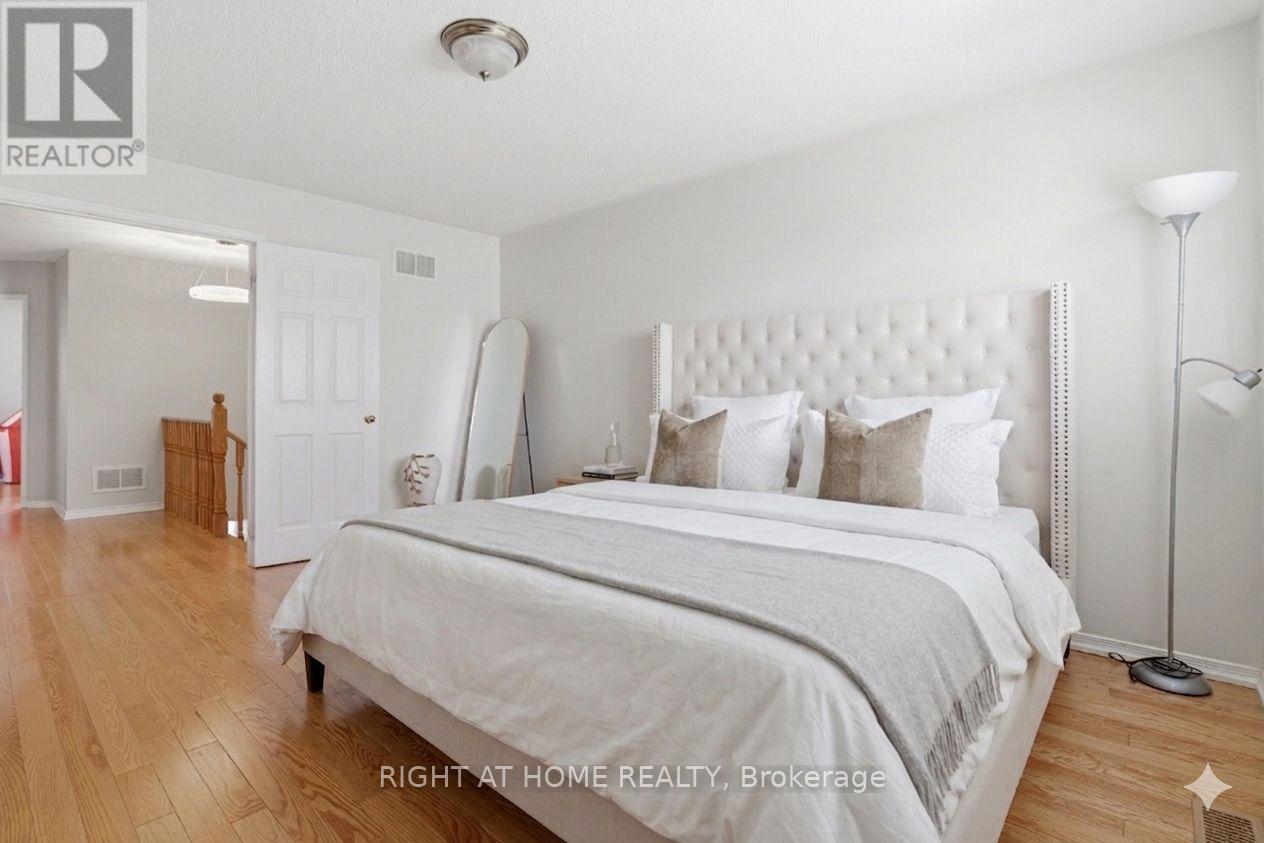 2346 Newcastle Crescent, Oakville, Ontario  L6M 4P6 - Photo 10 - W12948234