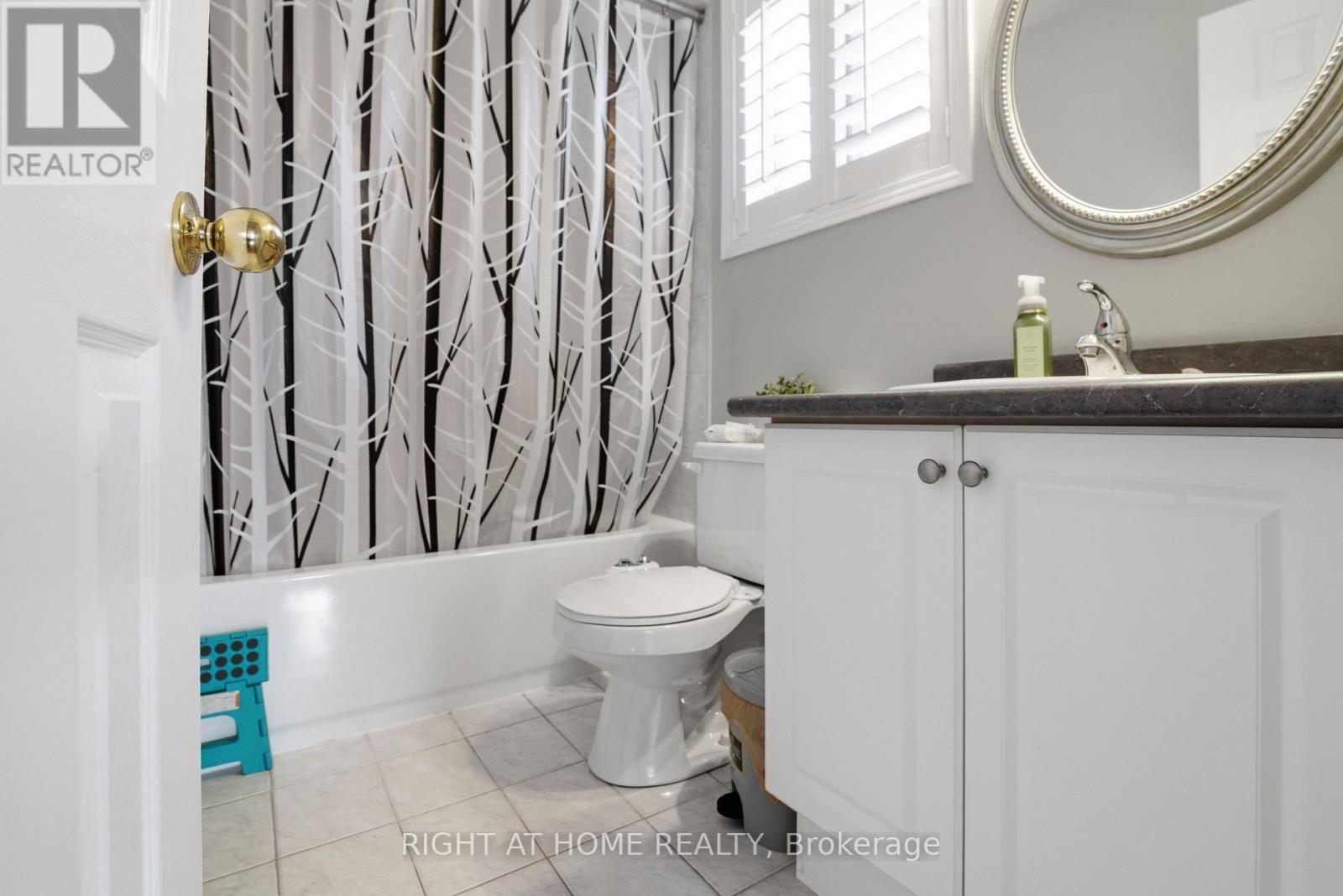 2346 Newcastle Crescent, Oakville, Ontario  L6M 4P6 - Photo 14 - W12948234