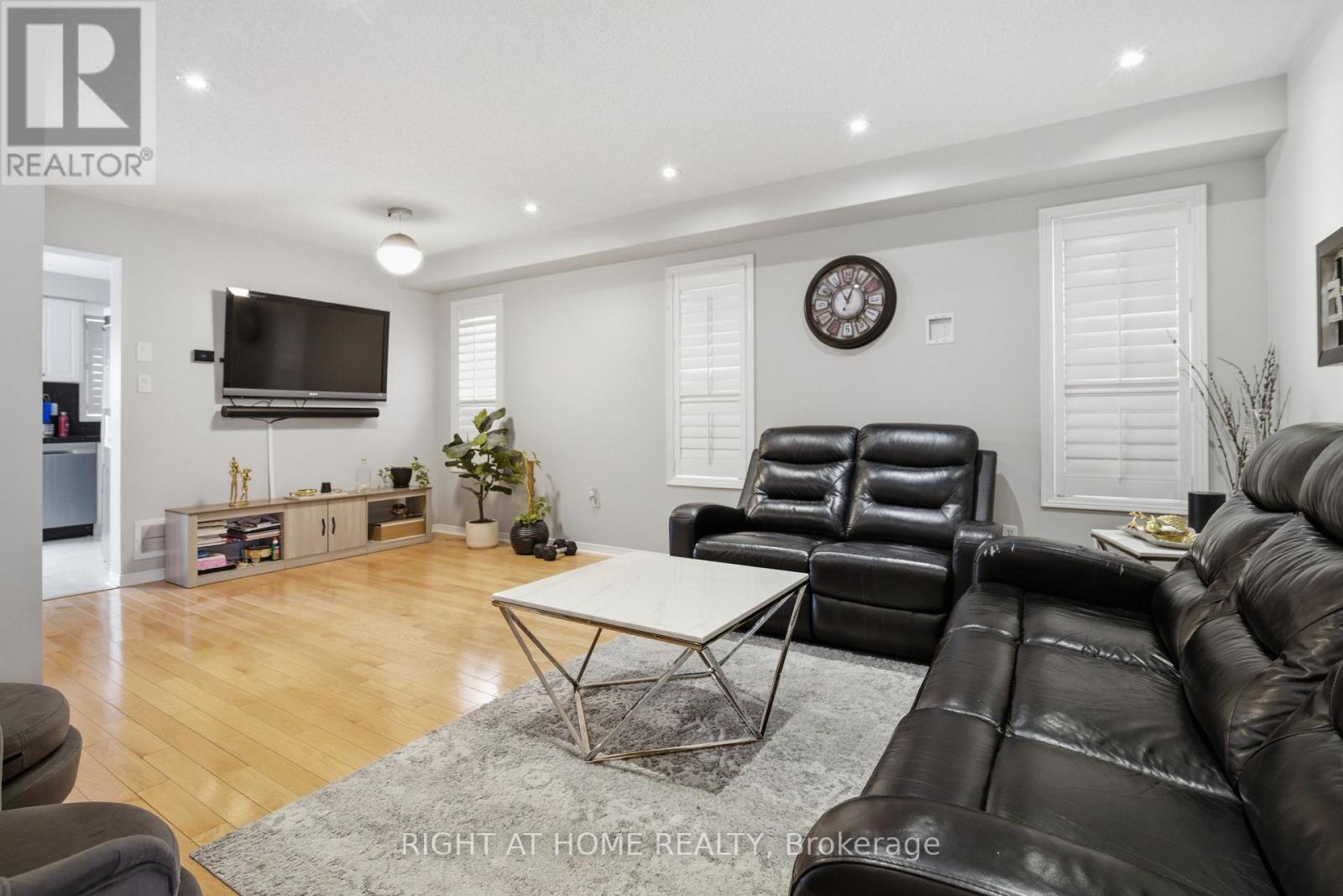 2346 Newcastle Crescent, Oakville, Ontario  L6M 4P6 - Photo 4 - W12948234