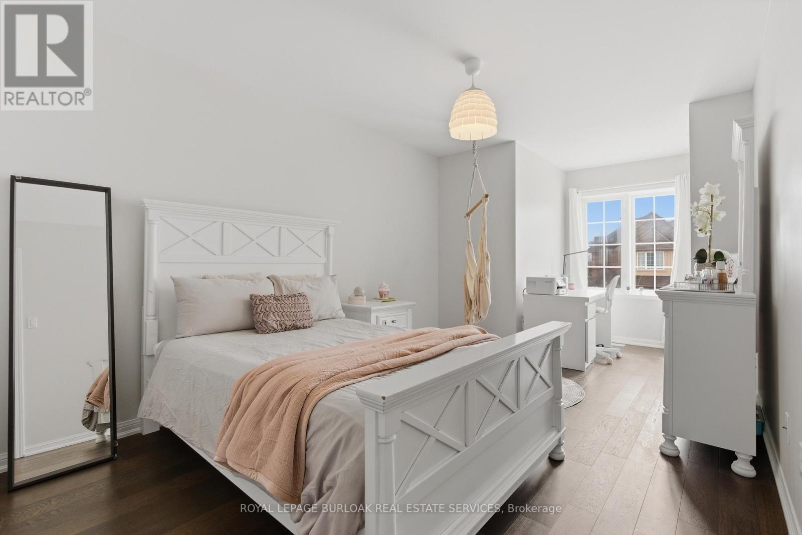 2267 Whistling Springs Crescent, Oakville, Ontario  L6M 5G5 - Photo 20 - W12948254