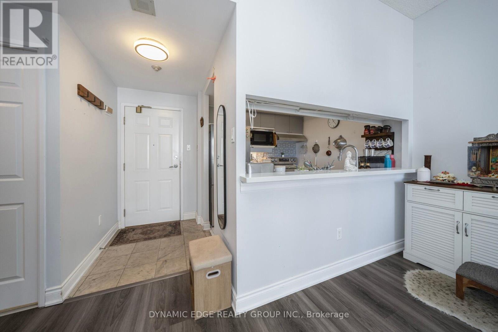 1607 - 250 Webb Drive, Mississauga, Ontario  L5B 3Z4 - Photo 10 - W12948258