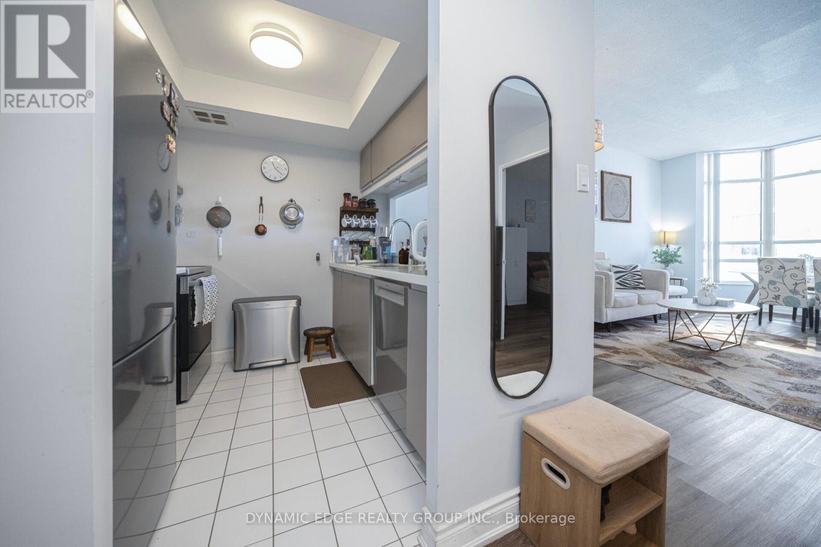 1607 - 250 Webb Drive, Mississauga, Ontario  L5B 3Z4 - Photo 19 - W12948258