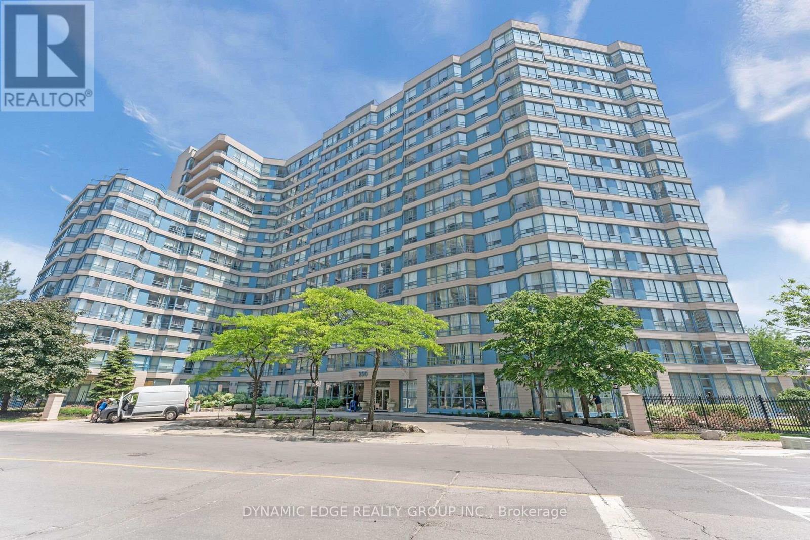 1607 - 250 Webb Drive, Mississauga, Ontario  L5B 3Z4 - Photo 3 - W12948258
