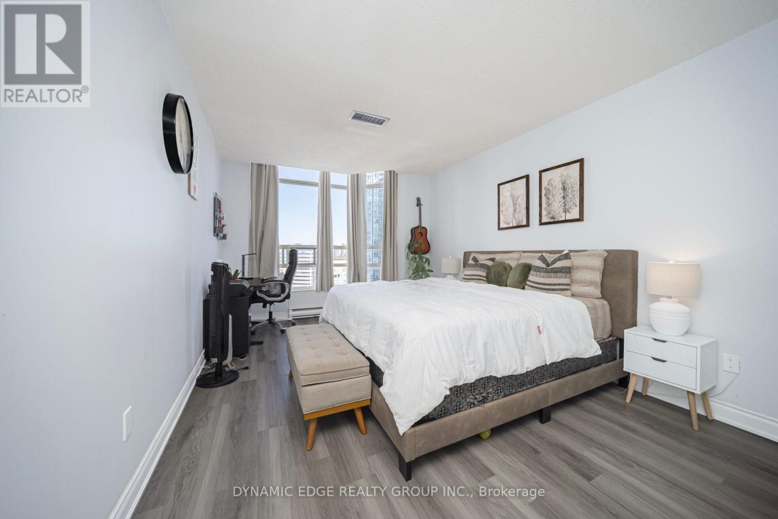 1607 - 250 Webb Drive, Mississauga, Ontario  L5B 3Z4 - Photo 32 - W12948258