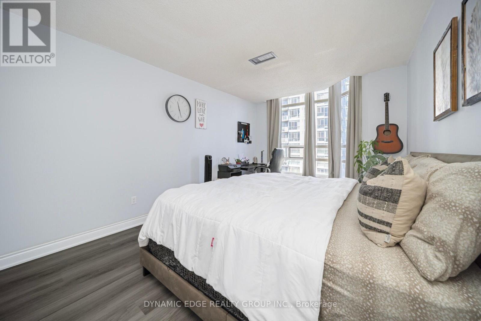 1607 - 250 Webb Drive, Mississauga, Ontario  L5B 3Z4 - Photo 33 - W12948258