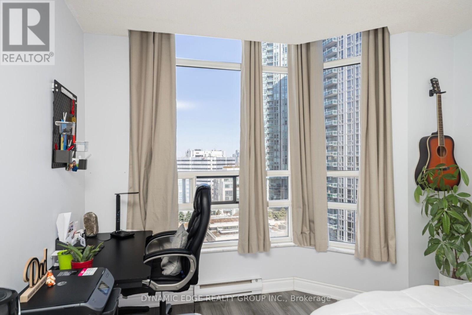 1607 - 250 Webb Drive, Mississauga, Ontario  L5B 3Z4 - Photo 34 - W12948258