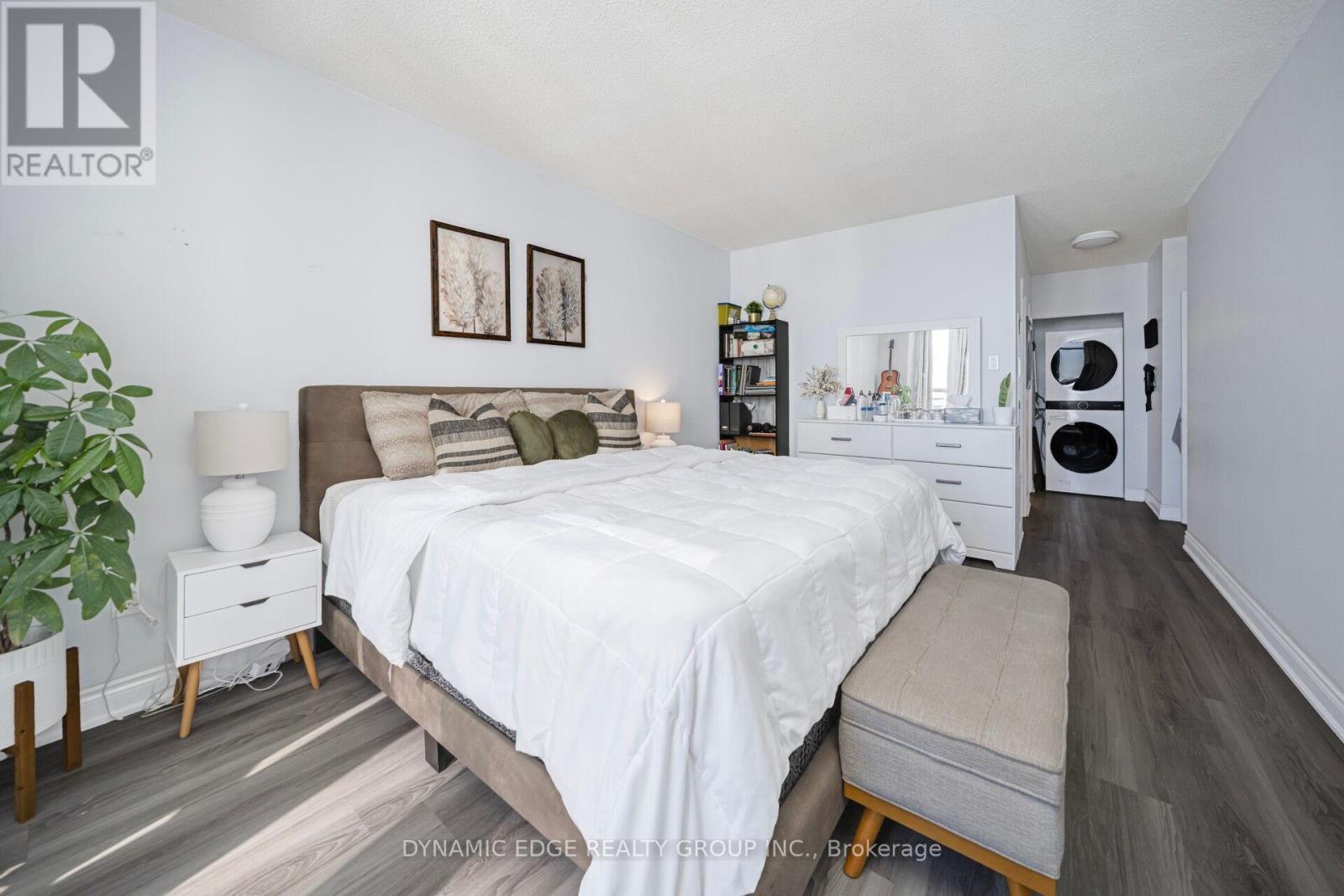 1607 - 250 Webb Drive, Mississauga, Ontario  L5B 3Z4 - Photo 35 - W12948258