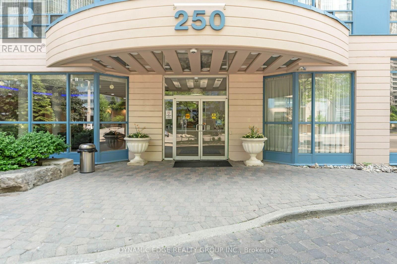 1607 - 250 Webb Drive, Mississauga, Ontario  L5B 3Z4 - Photo 5 - W12948258