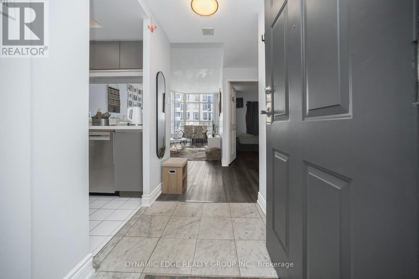 1607 - 250 Webb Drive, Mississauga, Ontario  L5B 3Z4 - Photo 8 - W12948258