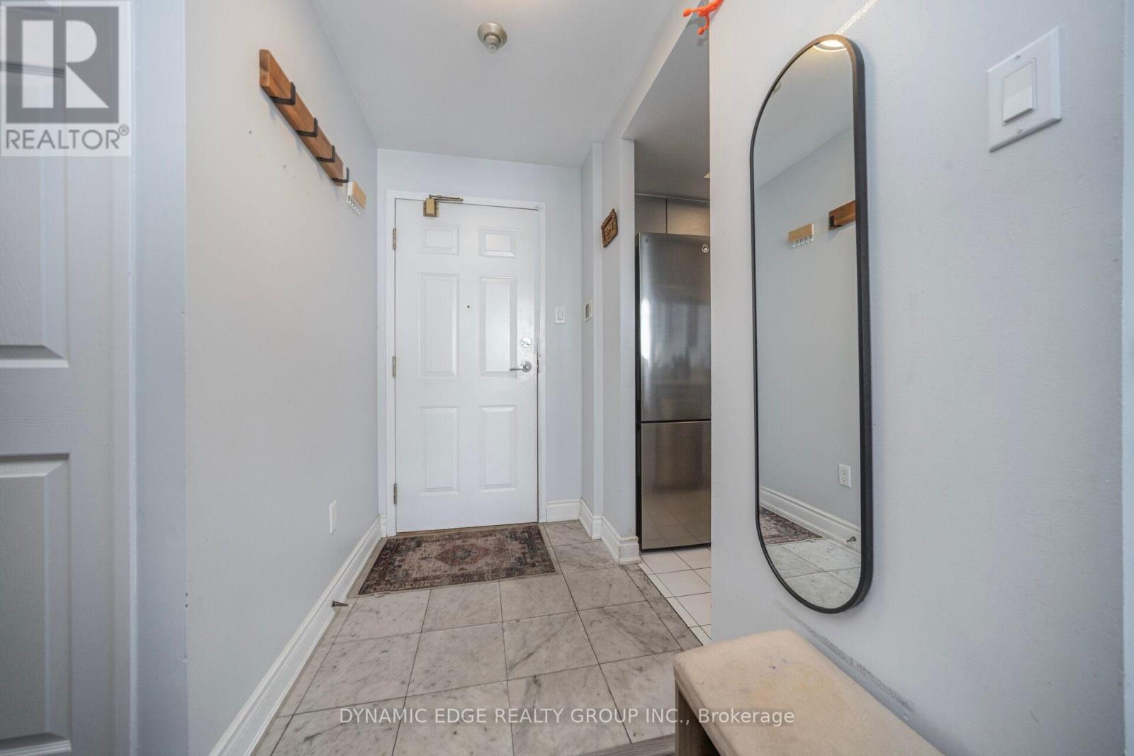 1607 - 250 Webb Drive, Mississauga, Ontario  L5B 3Z4 - Photo 9 - W12948258