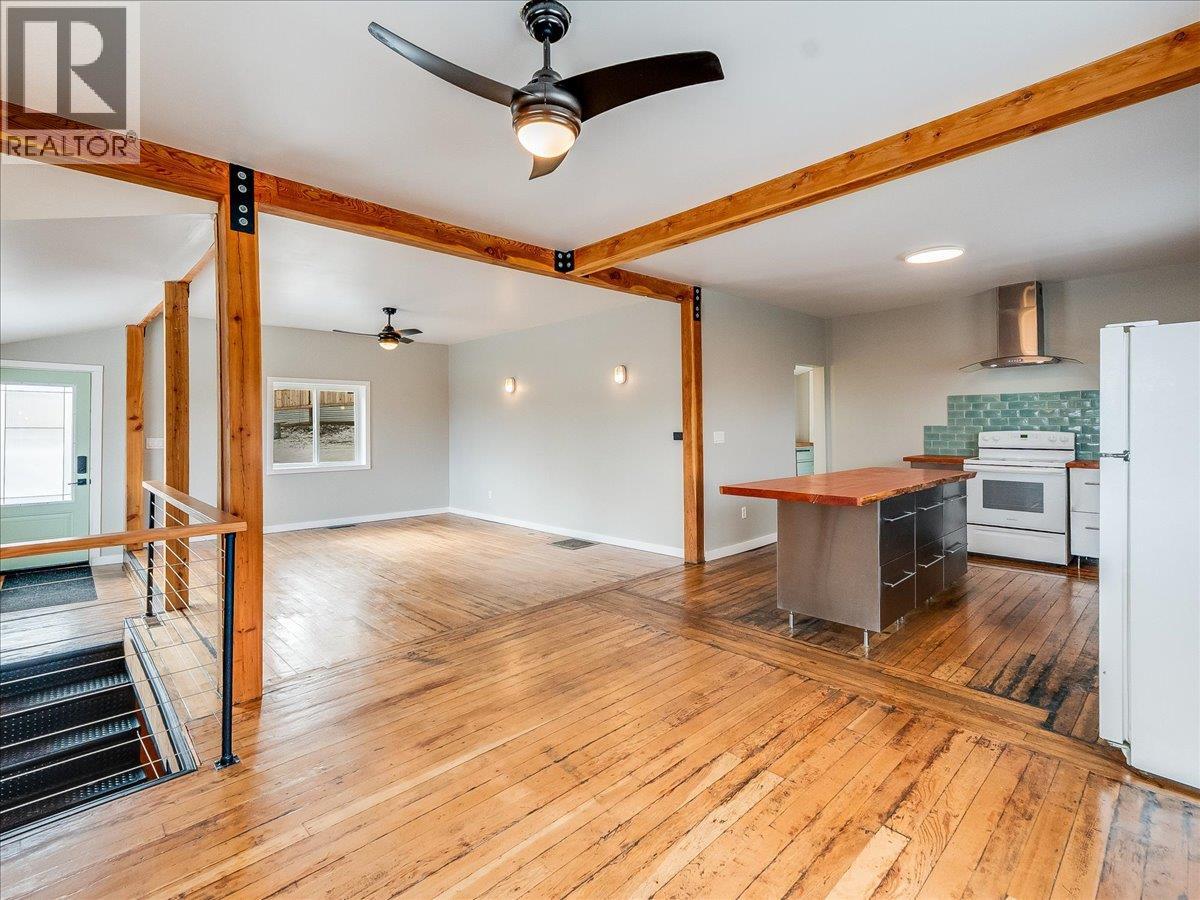 2043 Park Street, Rossland, British Columbia  V0G 1Y0 - Photo 5 - 10379188