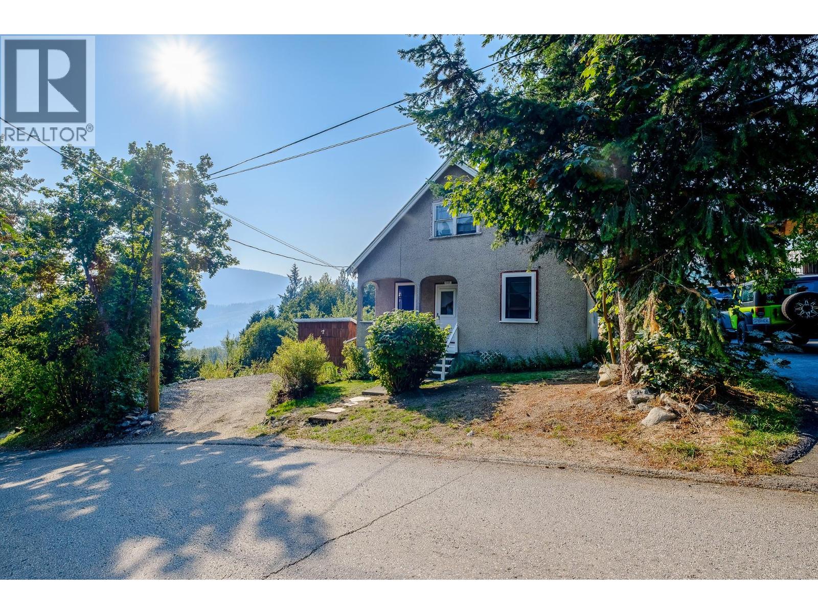 1929 Union Avenue, Rossland, British Columbia  V0G 1Y0 - Photo 10 - 10379987