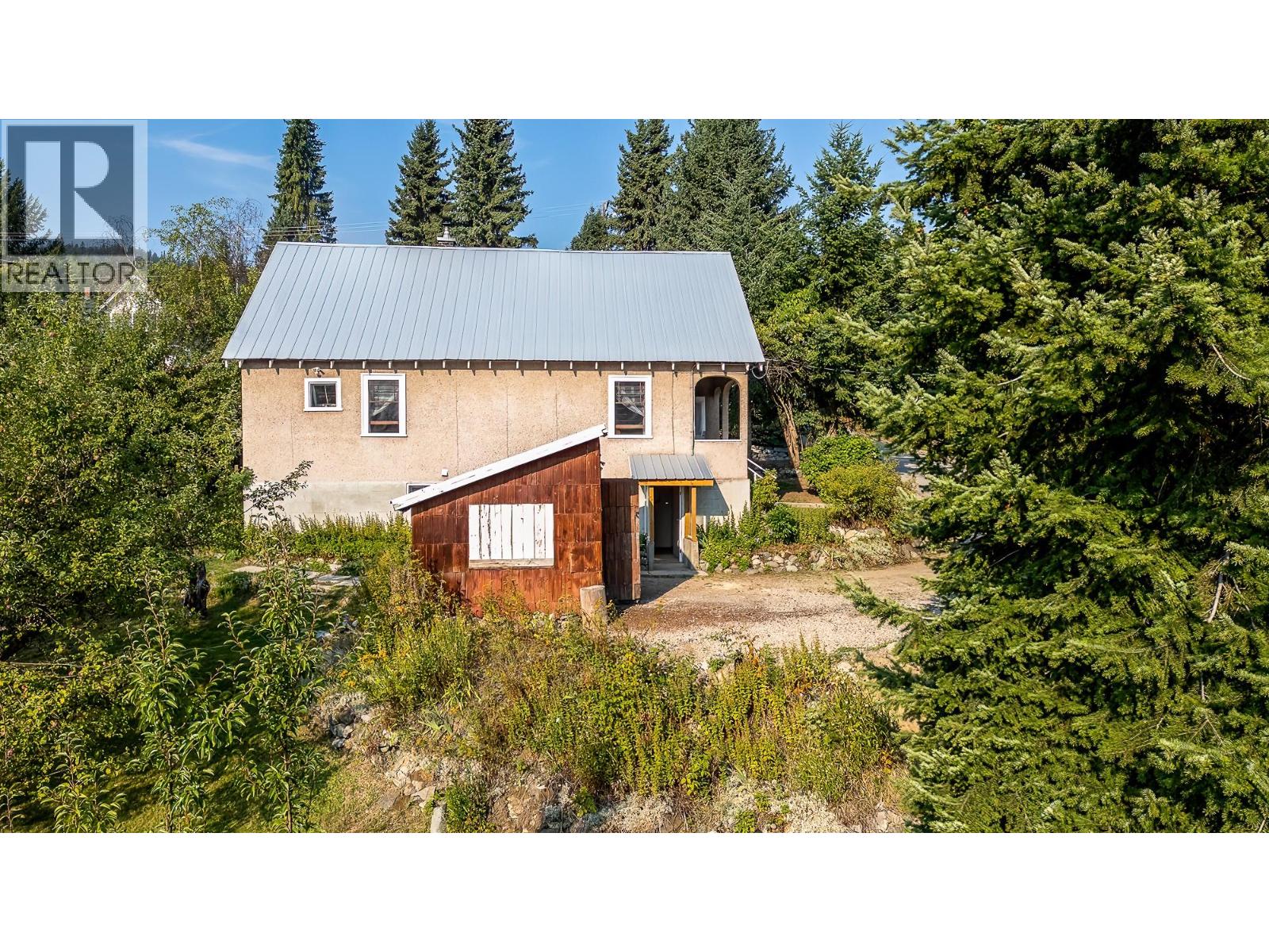 1929 Union Avenue, Rossland, British Columbia  V0G 1Y0 - Photo 1 - 10379987