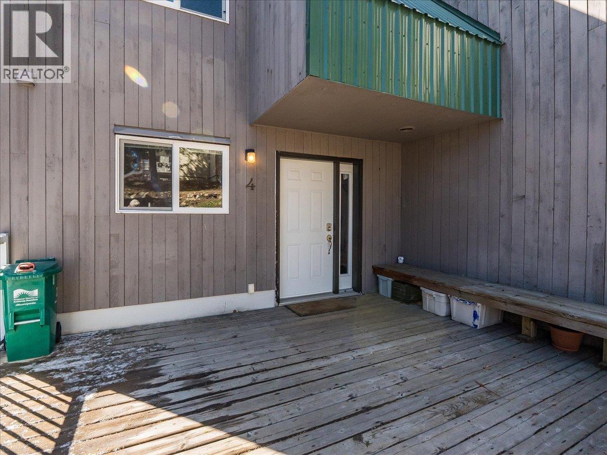 4 Monashee Place, Rossland, British Columbia  V0G 1Y0 - Photo 5 - 10381411