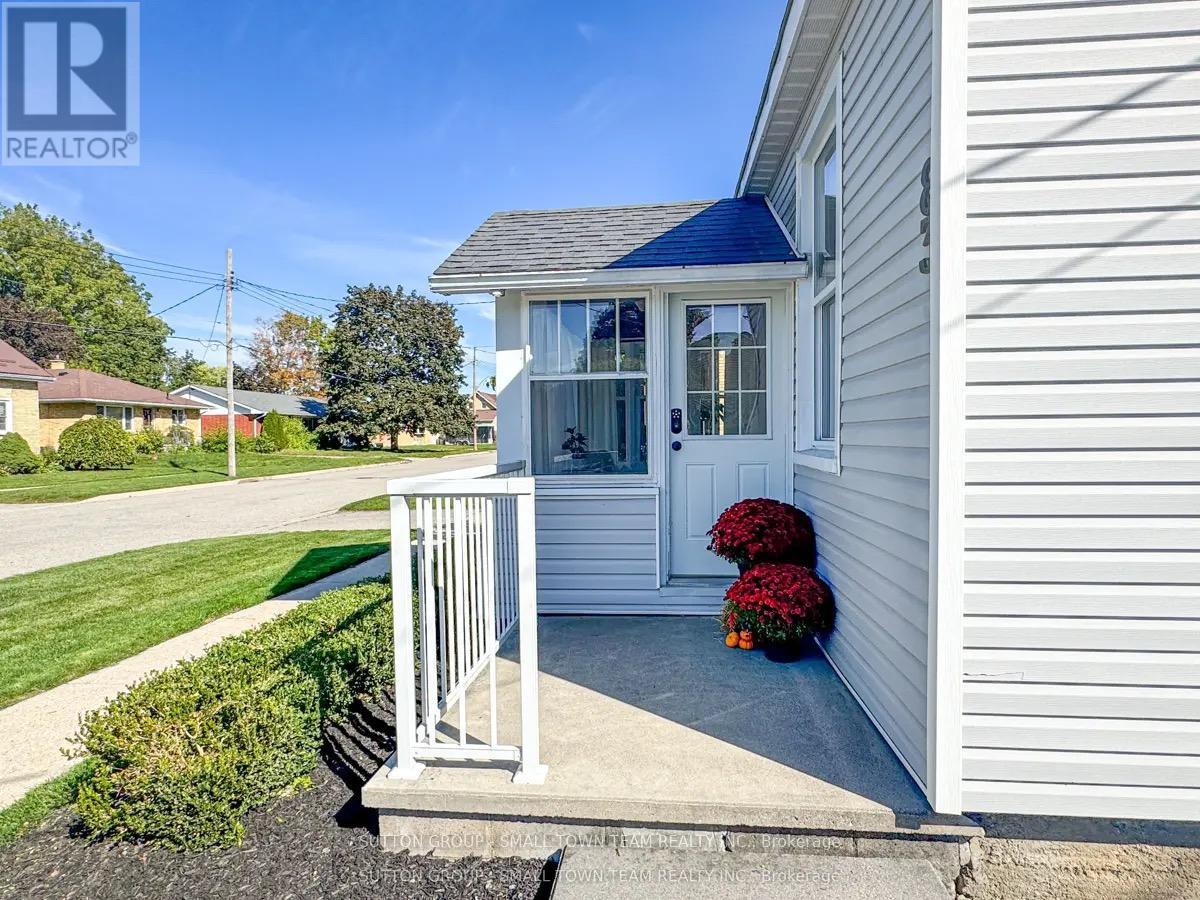 83 John Street W, South Huron, Ontario  N0M 1S1 - Photo 3 - X12948288