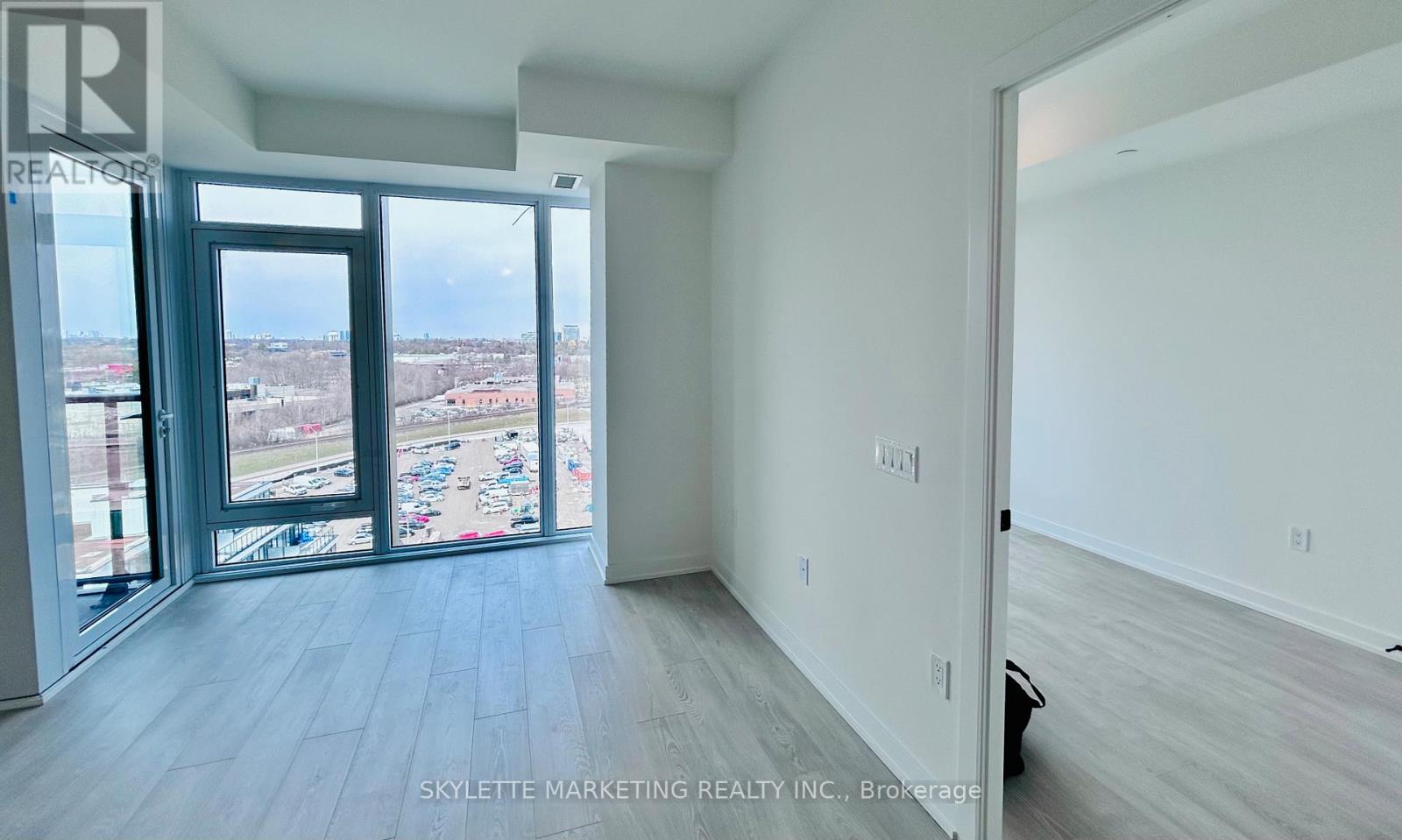 1104 - 5 Quarrington Lane, Toronto, Ontario  M3C 1H7 - Photo 12 - C12948358