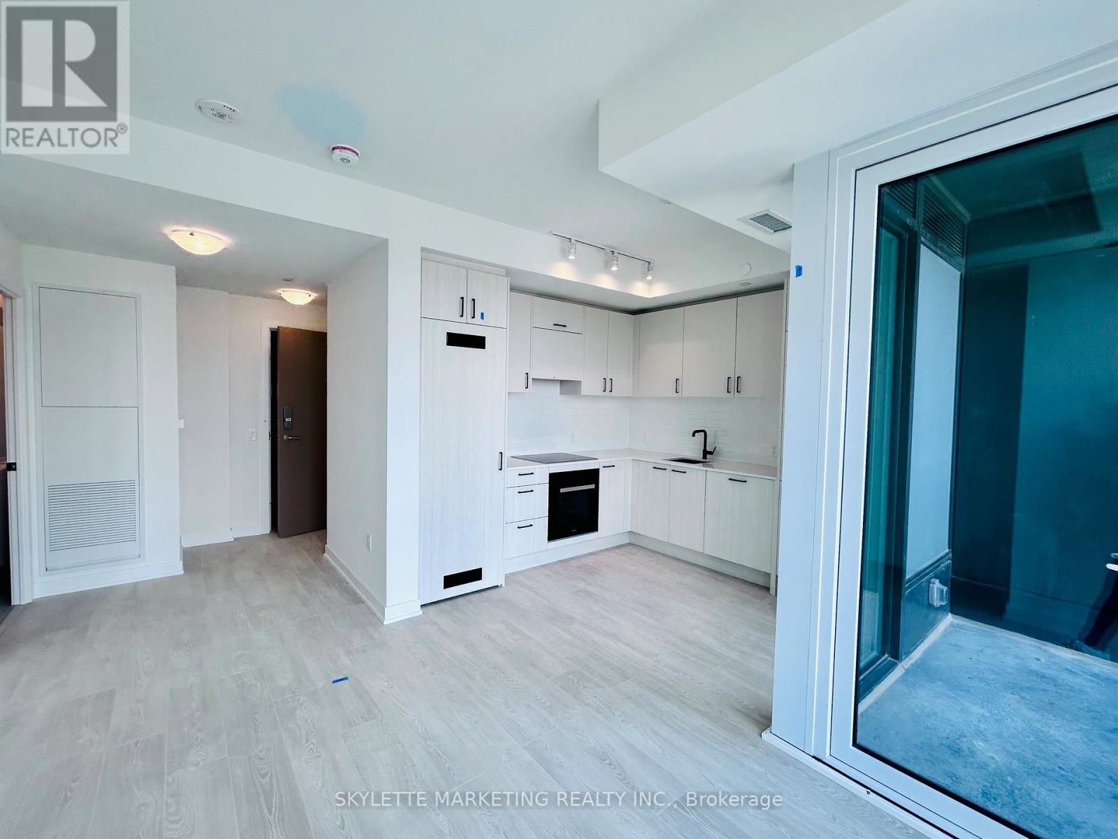 1104 - 5 Quarrington Lane, Toronto, Ontario  M3C 1H7 - Photo 8 - C12948358