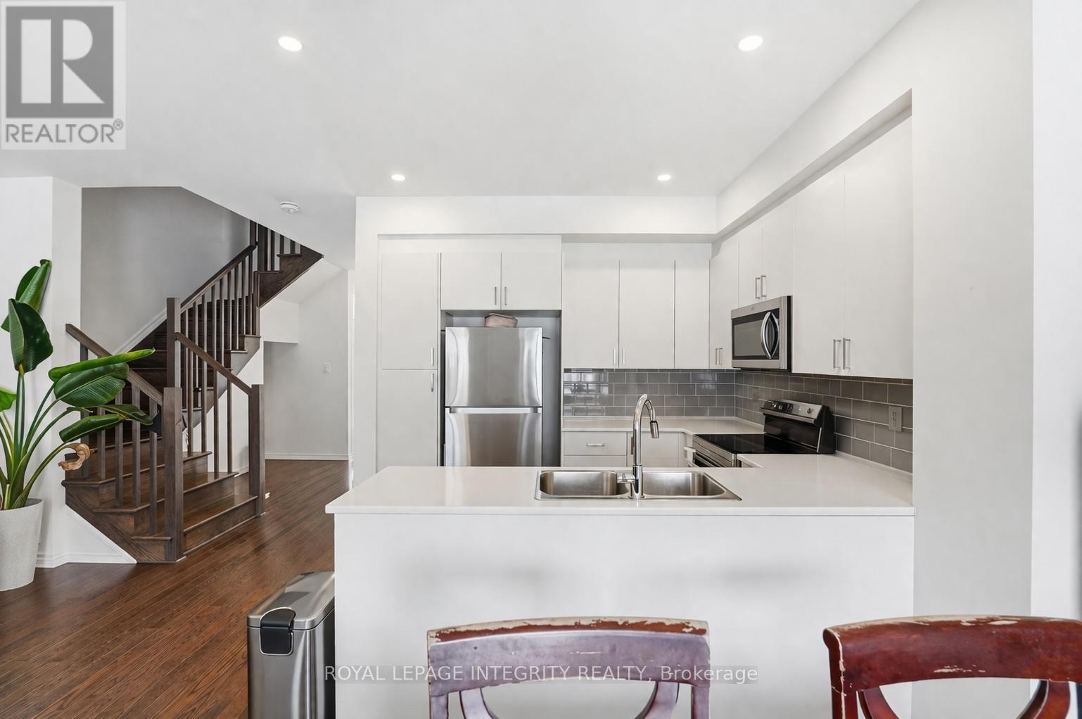 36 Jargeau Road, Ottawa, Ontario  K1W 0S7 - Photo 3 - X12948284