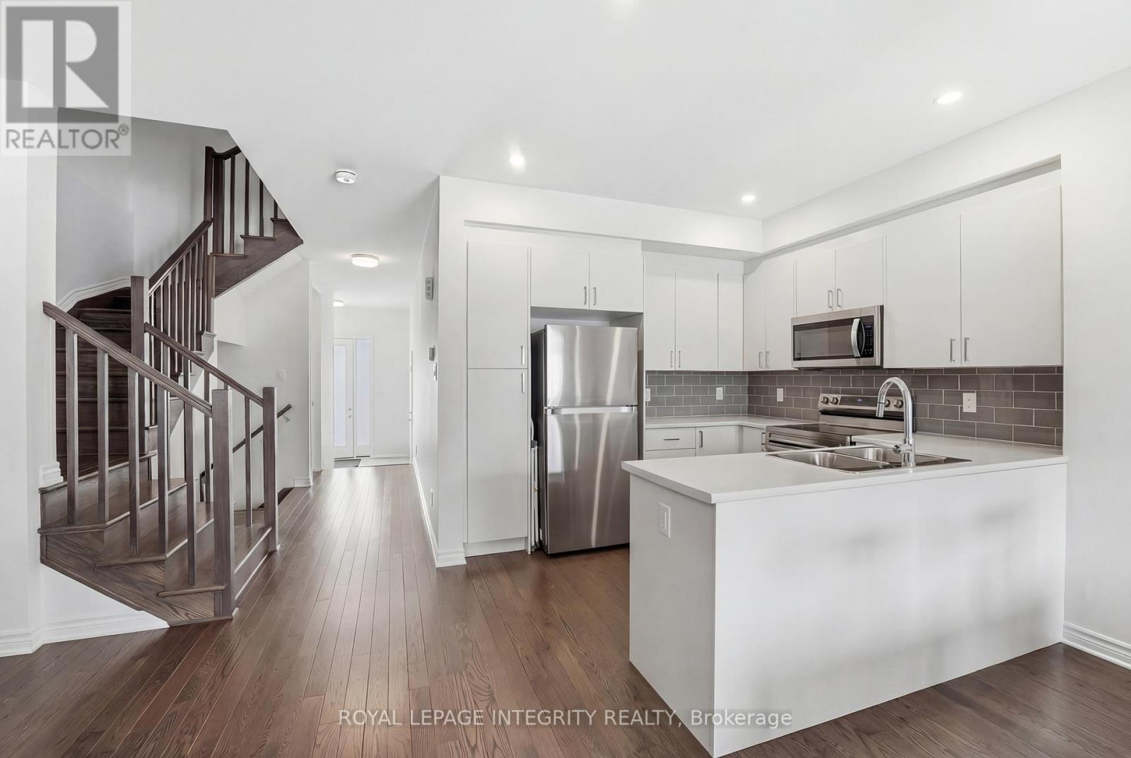 36 Jargeau Road, Ottawa, Ontario  K1W 0S7 - Photo 4 - X12948284