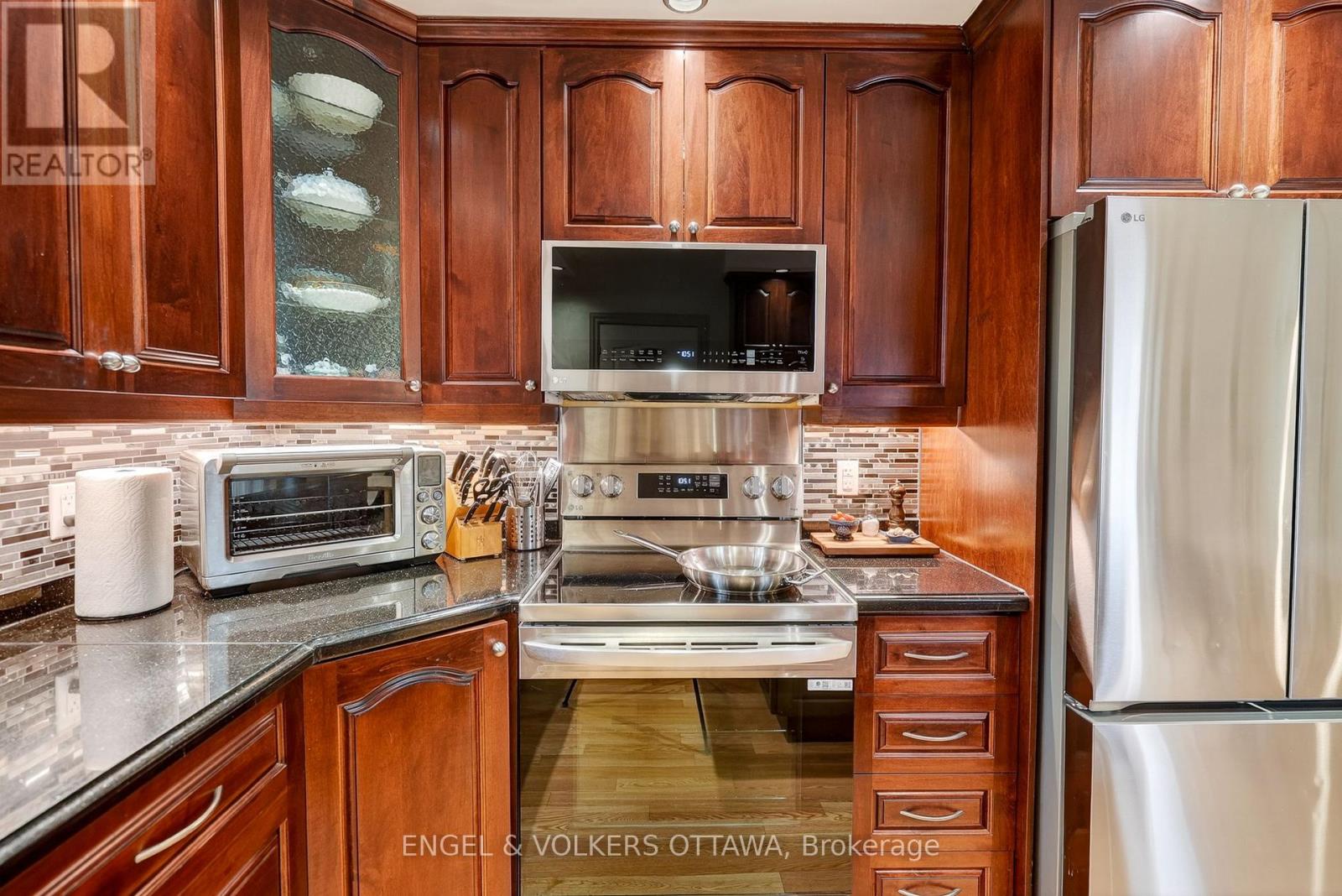 381 Montfort Street, Ottawa, Ontario  K1L 5M9 - Photo 10 - X12948338