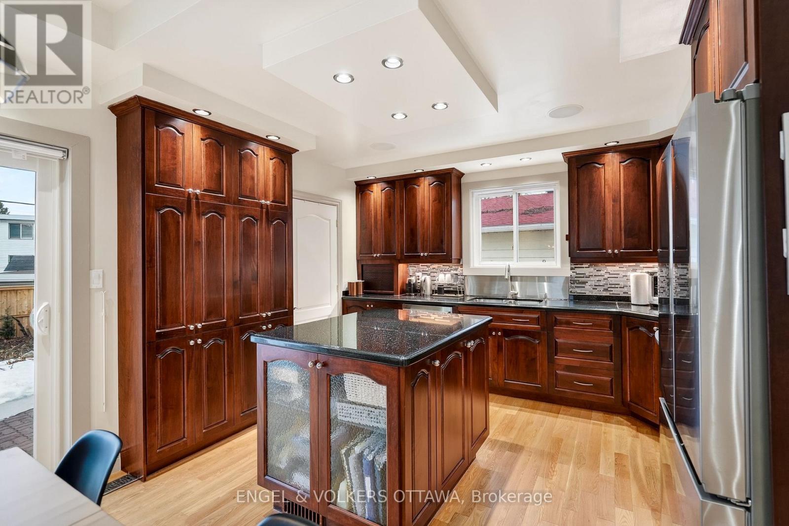 381 Montfort Street, Ottawa, Ontario  K1L 5M9 - Photo 12 - X12948338