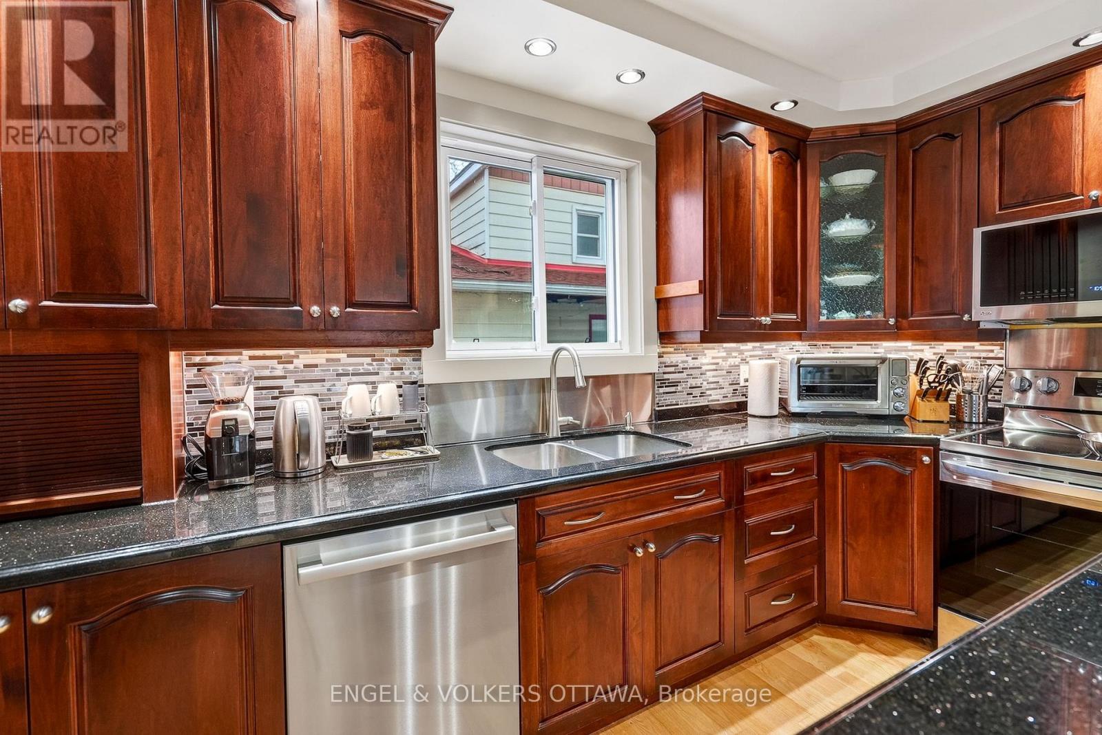 381 Montfort Street, Ottawa, Ontario  K1L 5M9 - Photo 13 - X12948338