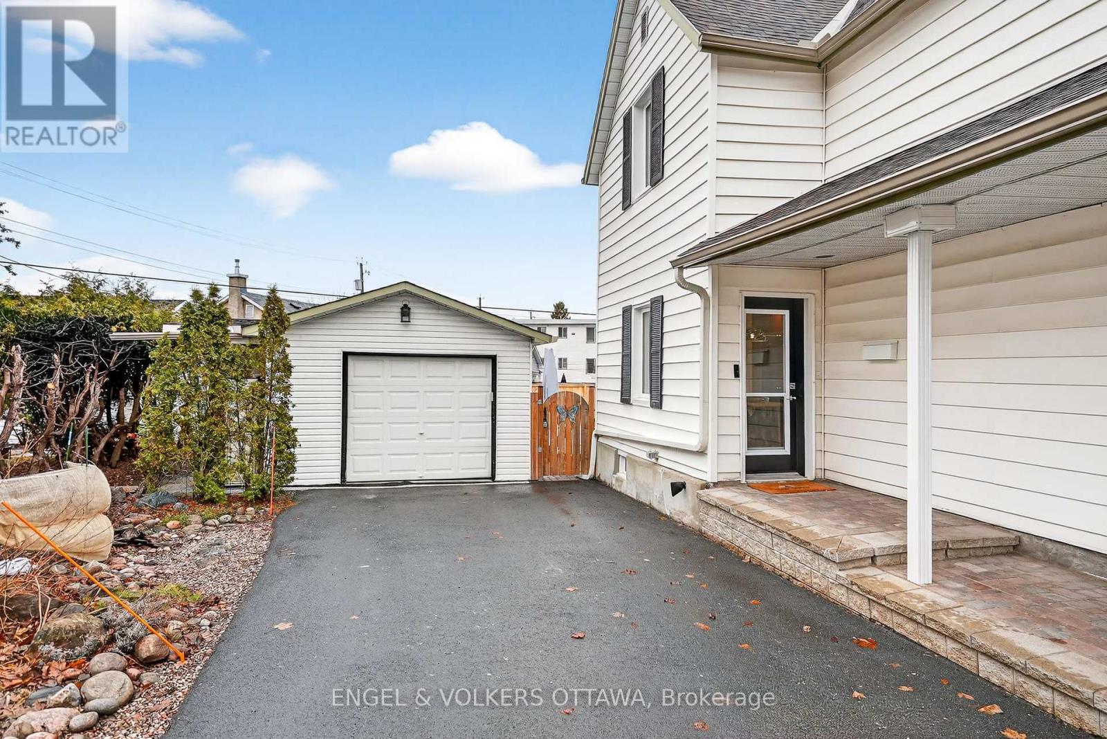 381 Montfort Street, Ottawa, Ontario  K1L 5M9 - Photo 3 - X12948338