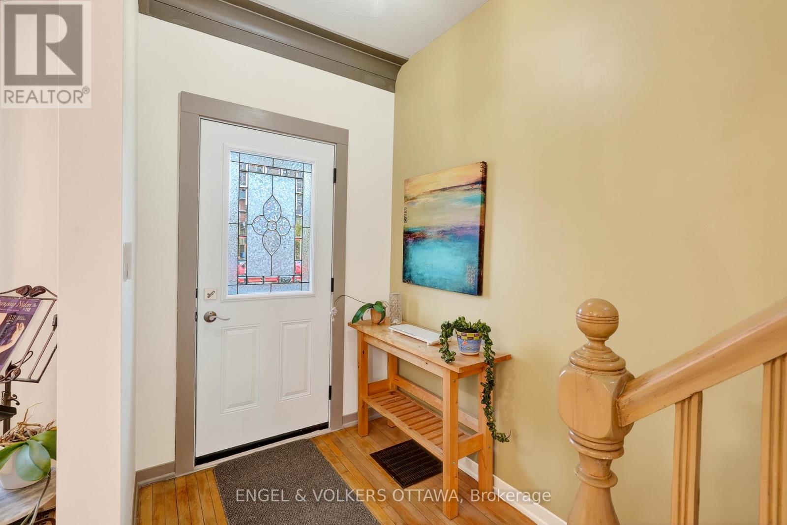 381 Montfort Street, Ottawa, Ontario  K1L 5M9 - Photo 4 - X12948338