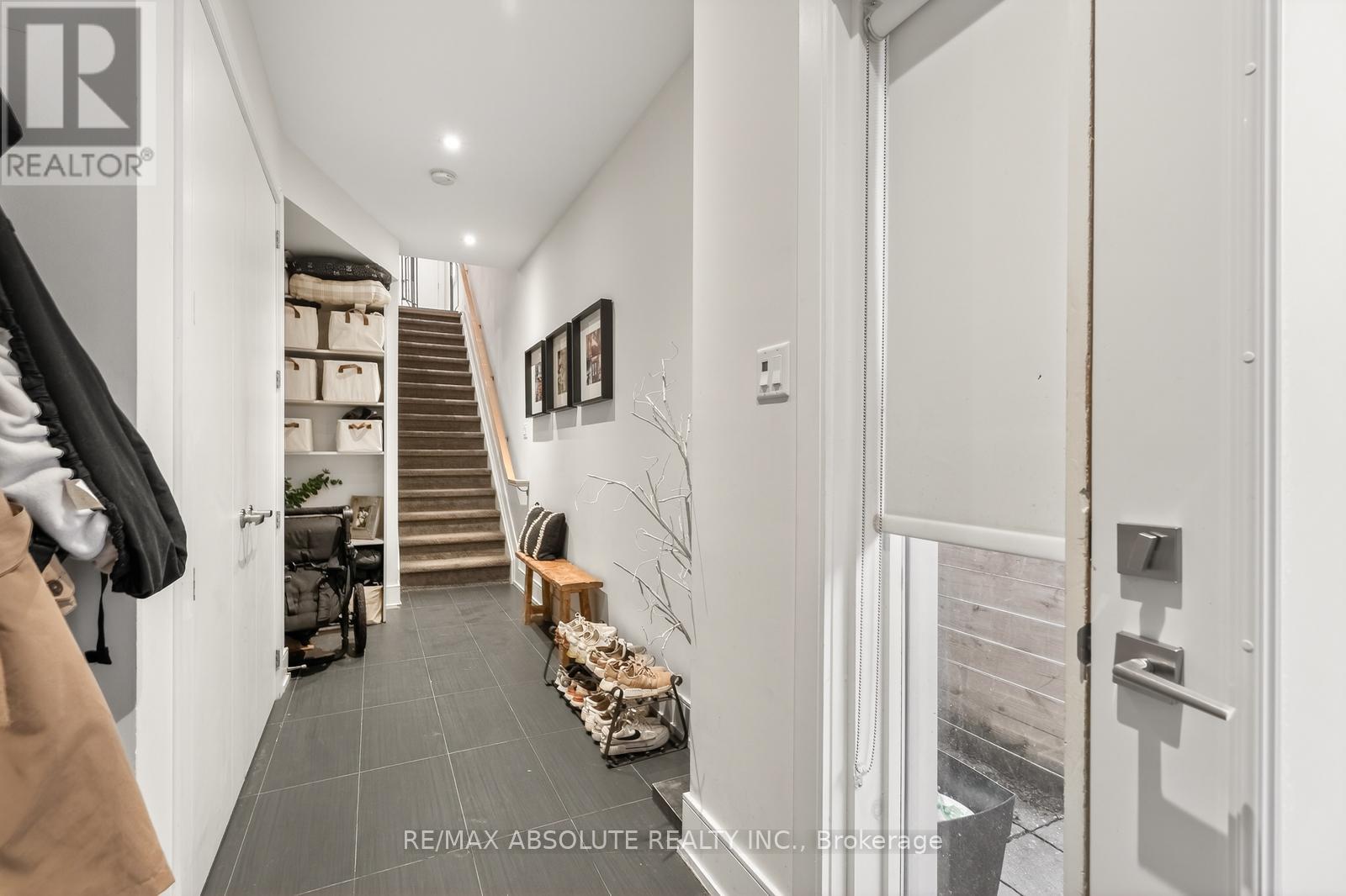 246 Westhaven Crescent, Ottawa, Ontario  K1Z 7G3 - Photo 5 - X12948344