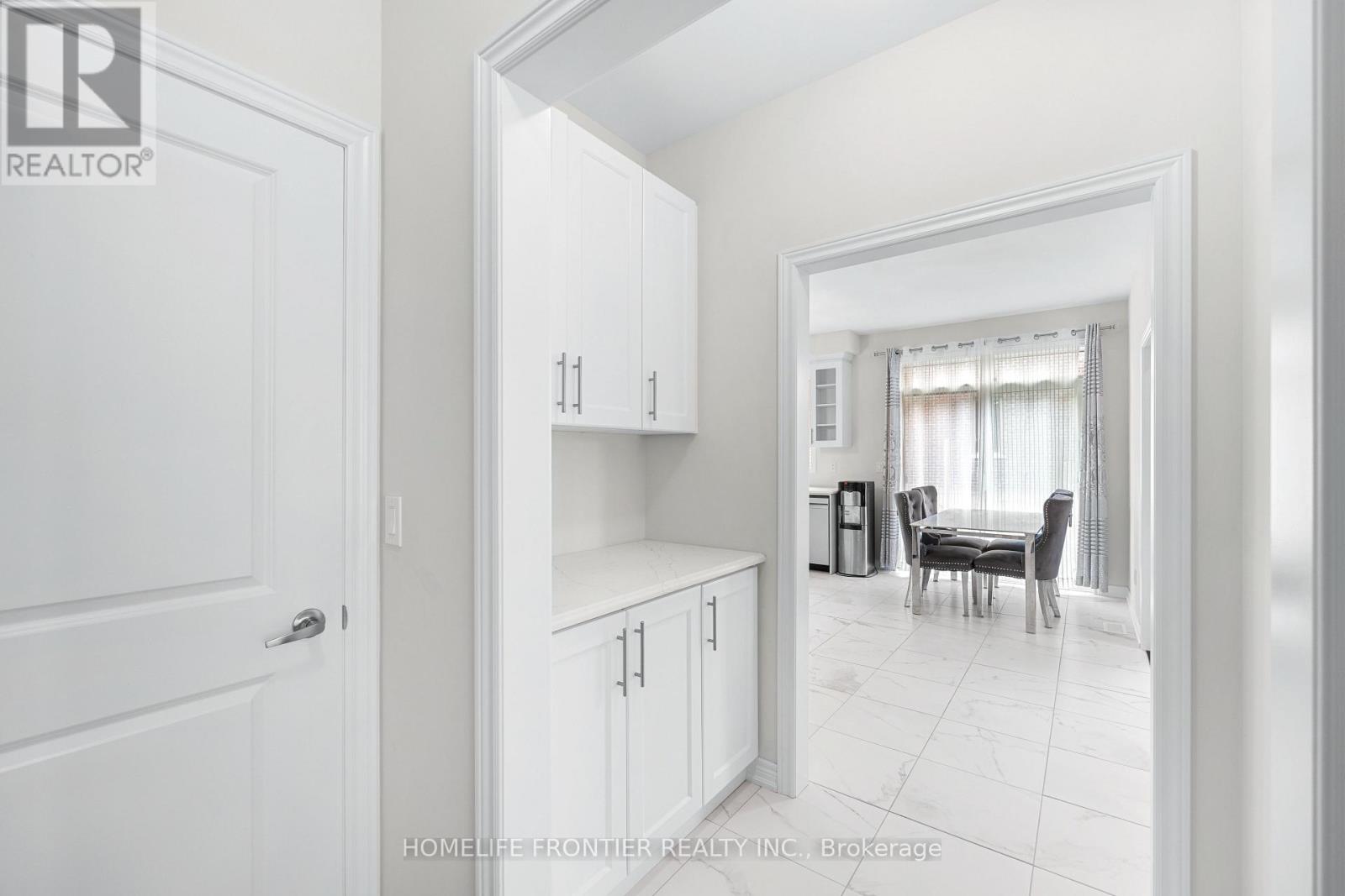 49 Ainslee Hill Crescent, Georgina, Ontario  L0E 1R0 - Photo 11 - N12948346